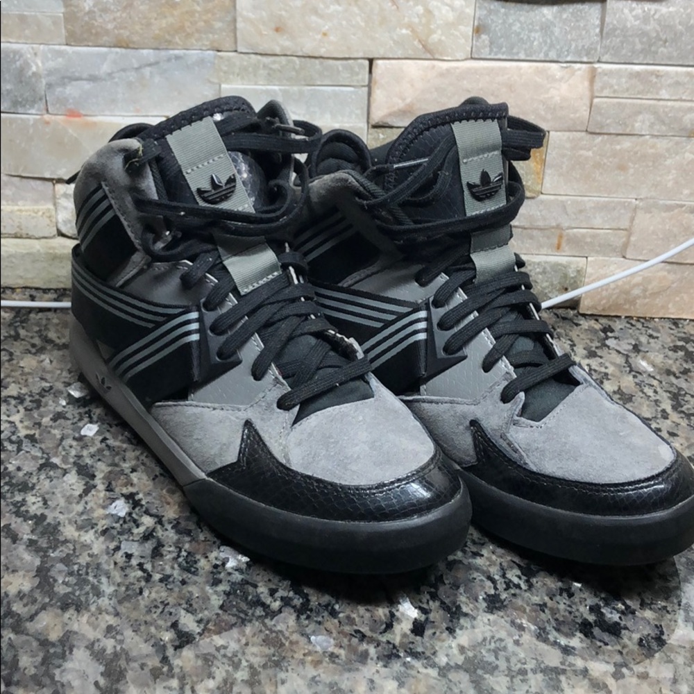 Adidas men’s size 6